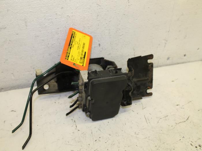 Begagnade ABS-pump Renault Clio II (BB/CB) 1.2 16V Pris € 75,00 Marginaltabell erbjuds av Van Gils Automotive