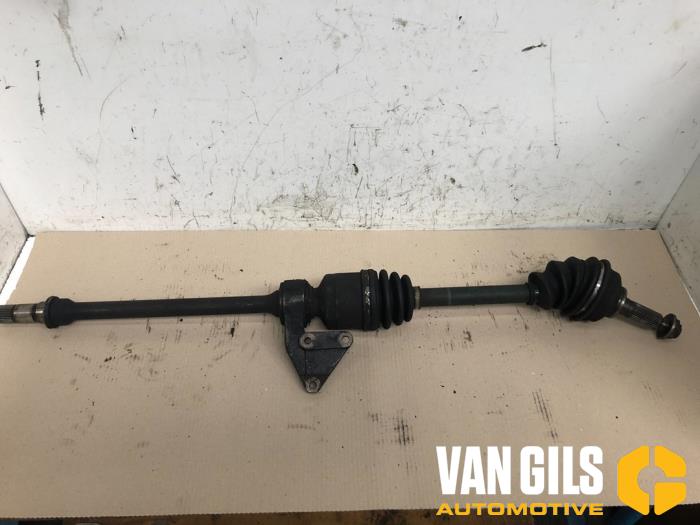 Front drive shaft, right from a Kia Carnival 1 (FLB) 2.9 TD 16V 2001