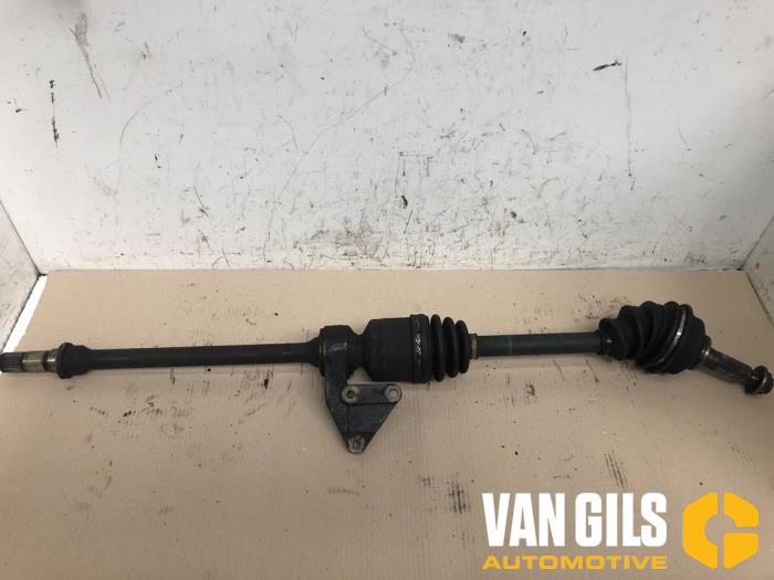 Front drive shaft, right from a Kia Carnival 1 (FLB) 2.9 TD 16V 2001