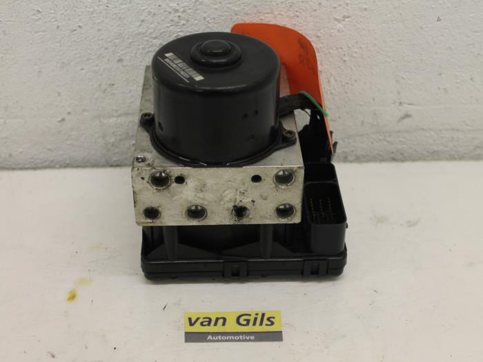 Usagé Pompe ABS Chrysler Voyager/Grand Voyager (RG/RS) 2.5 CRD 16V Prix € 75,00 Règlement à la marge proposé par Van Gils Automotive
