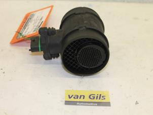 Usagé Compteur de masse d'air Opel Zafira (F75) 2.2 DTI 16V Prix € 60,00 Règlement à la marge proposé par Van Gils Automotive