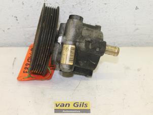 Używane Pompa wspomagania kierownicy Renault Espace (JK) 3.0 dCi V6 24V Cena € 60,00 Procedura marży oferowane przez Van Gils Automotive