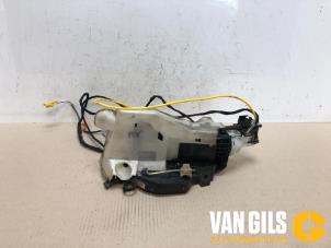 Usados Mecanismo de cerradura de puerta de 4 puertas derecha delante Mercedes S (W220) 3.2 S-320 18V Precio € 50,00 Norma de margen ofrecido por Van Gils Automotive