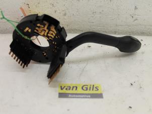 Usados Interruptor de indicador de dirección Volkswagen Polo III (6N2) 1.9 SDI Precio € 35,00 Norma de margen ofrecido por Van Gils Automotive