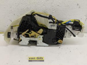Usados Mecanismo de cerradura de puerta de 4 puertas derecha delante Mercedes S (W220) 3.2 S-320 18V Precio € 50,00 Norma de margen ofrecido por Van Gils Automotive