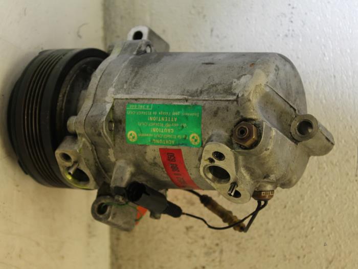 Usagé Compresseur de clim BMW 3 serie (E46/4) 320d 16V Prix € 35,00 Règlement à la marge proposé par Van Gils Automotive