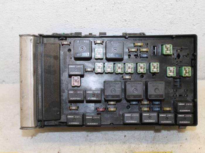 Fuse box from a Chrysler Voyager/Grand Voyager (RG) 2.4 16V 2003