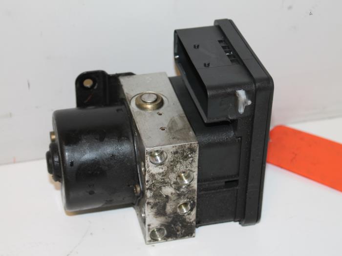 Begagnade ABS-pump Citroen C5 II Break (RE) 2.0 16V Pris € 75,00 Marginaltabell erbjuds av Van Gils Automotive