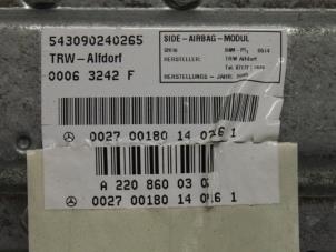 Używane Poduszka powietrzna drzwiowa lewa przednia wersja 4-drzwiowa Mercedes S (W220) 3.2 S-320 18V Cena € 50,00 Procedura marży oferowane przez Van Gils Automotive
