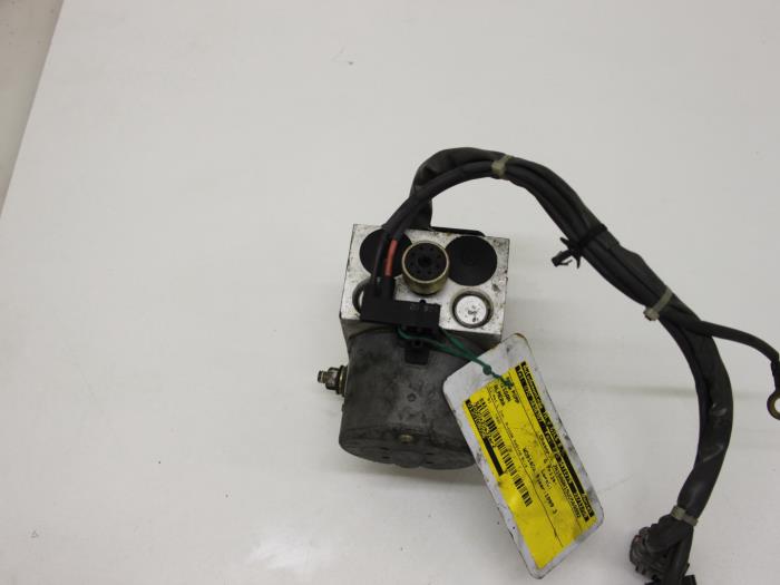 Usagé Bloc ABS Nissan Almera (N15) 1.4 GX 16V Prix € 25,00 Règlement à la marge proposé par Van Gils Automotive