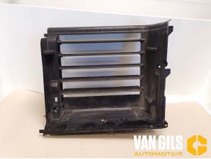 Used Cooling fan housing BMW 3 serie Touring (E46/3) 320d 16V Price € 45,00 Margin scheme offered by Van Gils Automotive