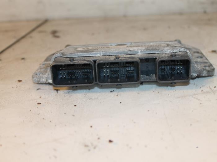 Used Engine management computer Renault Espace (JK) 2.0 16V Price € 150,00 Margin scheme offered by Van Gils Automotive