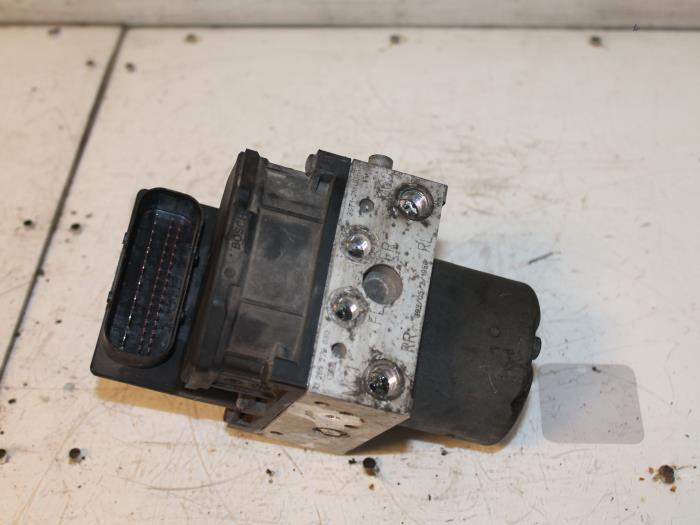 Used ABS pump Ford Mondeo III 1.8 16V Price € 25,00 Margin scheme offered by Van Gils Automotive