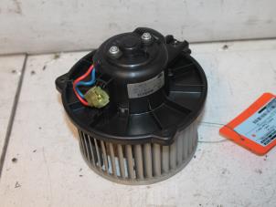 Usados Motor de ventilador de calefactor Mitsubishi Space Star (DG) 1.8 16V GDI Precio € 45,00 Norma de margen ofrecido por Van Gils Automotive