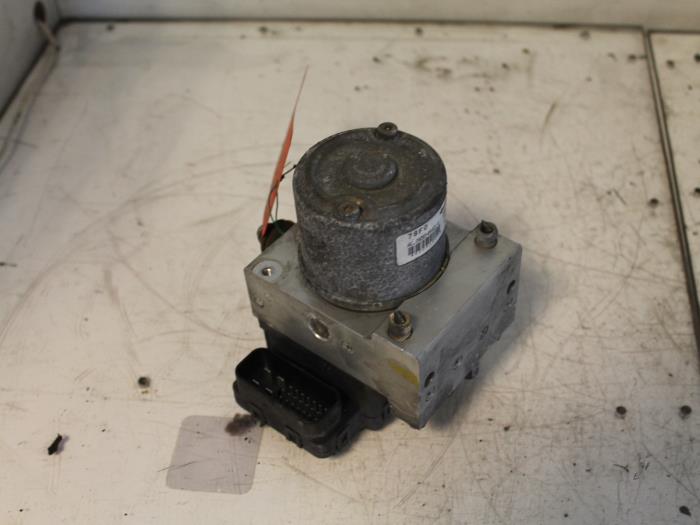 Gebrauchte ABS Pumpe Suzuki Alto (RF410) 1.1 16V Preis € 75,00 Margenregelung angeboten von Van Gils Automotive