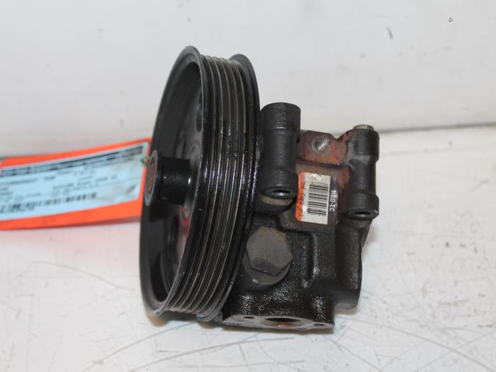 Usagé Pompe de direction Ford Mondeo III 2.0 16V Prix € 60,00 Règlement à la marge proposé par Van Gils Automotive