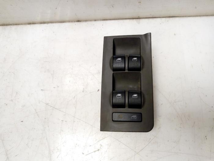 Usados Interruptor combinado de ventanillas Audi A6 Quattro (C5) 2.5 TDI V6 24V Precio € 30,00 Norma de margen ofrecido por Van Gils Automotive