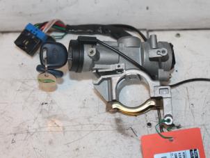 Used Ignition lock + key Kia Carnival 1 (FLB) 2.9 TD 16V Price € 60,00 Margin scheme offered by Van Gils Automotive