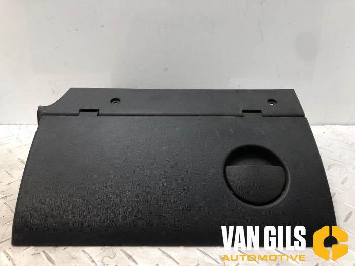 Begagnade Handskfack Opel Corsa C (F08/68) 1.7 DI 16V Pris € 12,50 Marginaltabell erbjuds av Van Gils Automotive