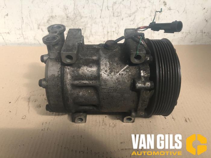 Usagé Compresseur de clim Alfa Romeo 166 2.0 Twin Spark 16V Prix € 35,00 Règlement à la marge proposé par Van Gils Automotive