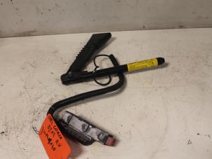 Used Seatbelt tensioner, right Opel Corsa C (F08/68) 1.7 DI 16V Price € 55,00 Margin scheme offered by Van Gils Automotive
