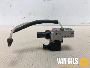 Used Airflow meter Mercedes E Combi 4-matic (S211) 3.0 E-280 CDI 24V Price € 60,00 Margin scheme offered by Van Gils Automotive