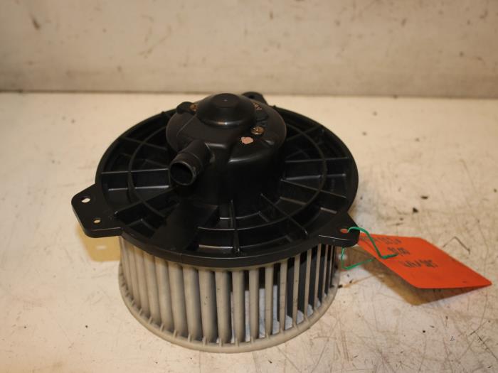 Heating and ventilation fan motor from a Mazda 323 Fastbreak (BJ14) 1.5 LX,GLX 16V 2000