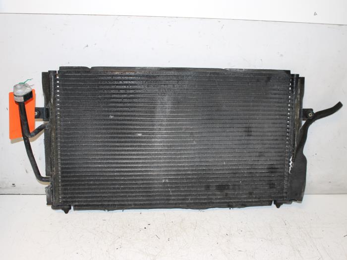 Usagé Radiateur clim Volvo V40 (VW) 1.9 D Prix € 35,00 Règlement à la marge proposé par Van Gils Automotive