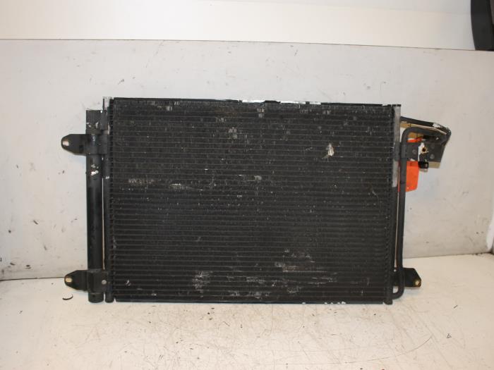 Usagé Radiateur clim Volkswagen Golf V (1K1) 1.6 FSI 16V Prix € 45,00 Règlement à la marge proposé par Van Gils Automotive