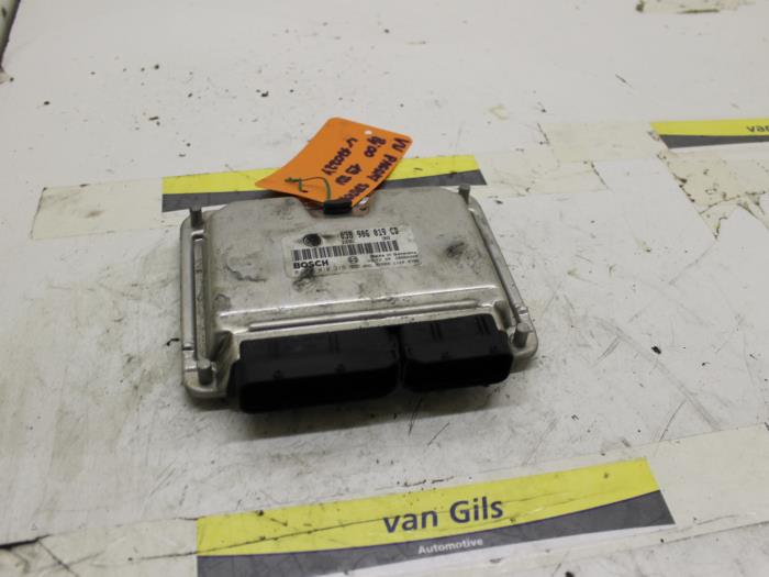 Engine management computer from a Volkswagen Passat Variant (3B5) 1.9 TDI 110 2000