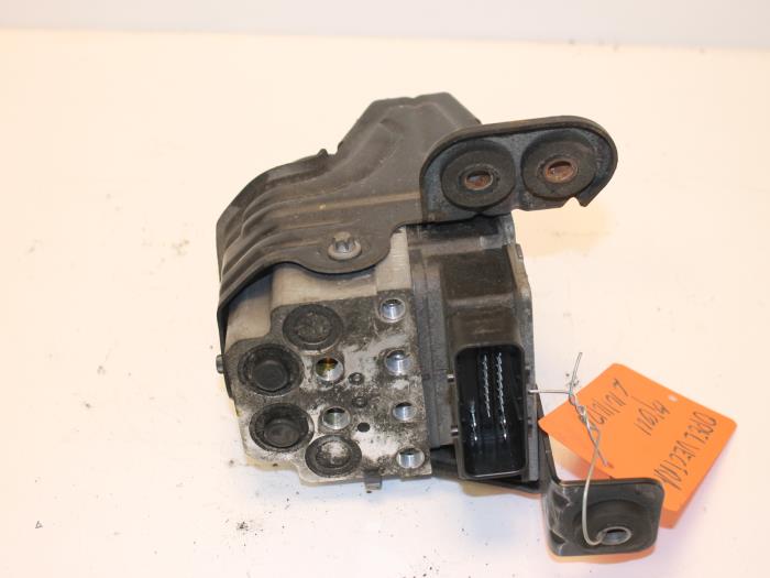Usagé Bloc ABS Opel Vectra C Caravan 3.0 CDTI V6 24V Prix € 75,00 Règlement à la marge proposé par Van Gils Automotive