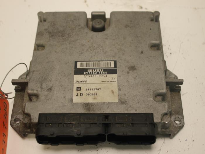 Used Engine management computer Opel Vectra C Caravan 3.0 CDTI V6 24V Price € 150,00 Margin scheme offered by Van Gils Automotive