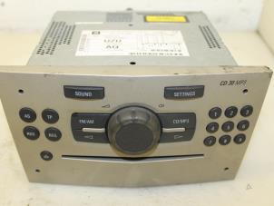 Gebrauchte Radio CD Spieler Opel Corsa D 1.4 16V Twinport Preis € 43,00 Margenregelung angeboten von Van Gils Automotive
