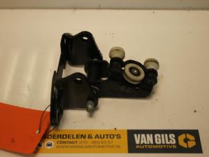 Used Sliding door roller, right Mercedes Sprinter 3,5t (906.73) 313 CDI 16V Price € 30,00 Margin scheme offered by Van Gils Automotive