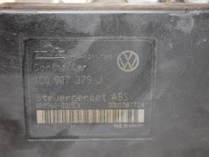 Usados Bomba ABS Volkswagen Golf IV (1J1) 1.9 TDI Precio € 75,00 Norma de margen ofrecido por Van Gils Automotive