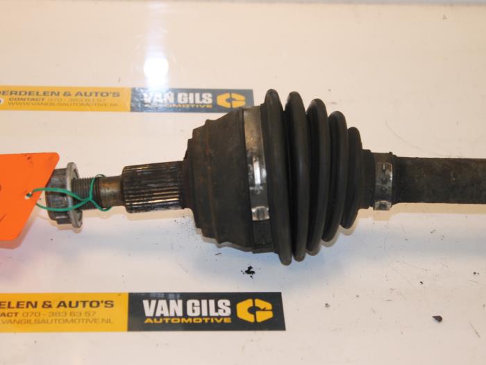 Front drive shaft, left from a Volkswagen Golf IV (1J1) 1.9 SDI 1999