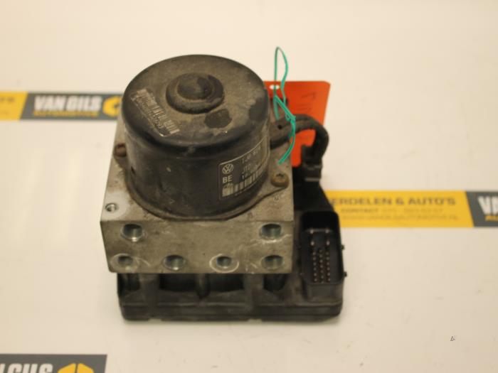 Usagé Bloc ABS Volkswagen Golf IV (1J1) 1.9 SDI Prix € 25,00 Règlement à la marge proposé par Van Gils Automotive