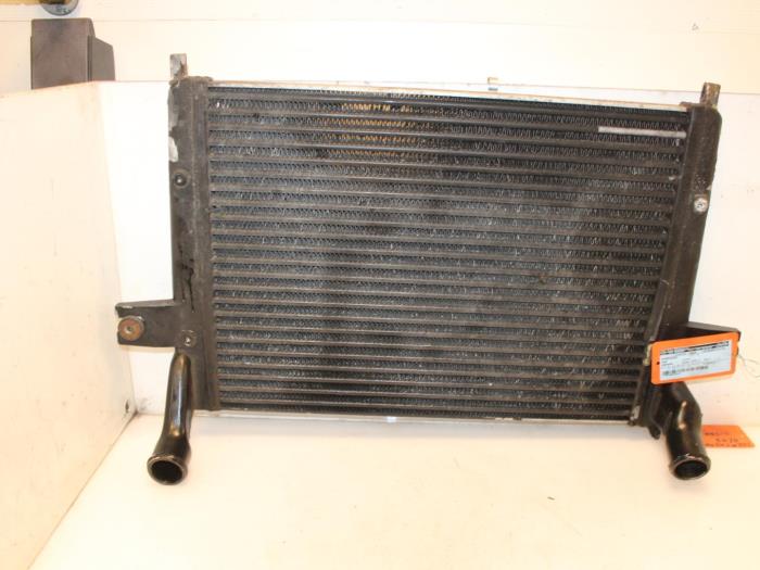 Usados Intercooler Jeep Grand Cherokee (WG/WJ) 2.7 CRD 20V Precio € 60,00 Norma de margen ofrecido por Van Gils Automotive