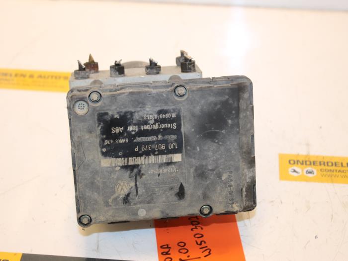 Begagnade ABS-pump Volkswagen Bora (1J2) 1.4 16V Pris € 25,00 Marginaltabell erbjuds av Van Gils Automotive