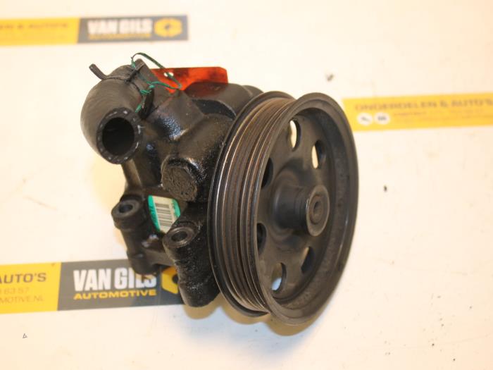 Usagé Pompe de direction Ford Focus 1 1.8 TDdi Prix € 60,00 Règlement à la marge proposé par Van Gils Automotive