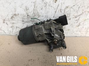 Used Front wiper motor Alfa Romeo 147 (937) 1.6 Twin Spark 16V Price € 50,00 Margin scheme offered by Van Gils Automotive