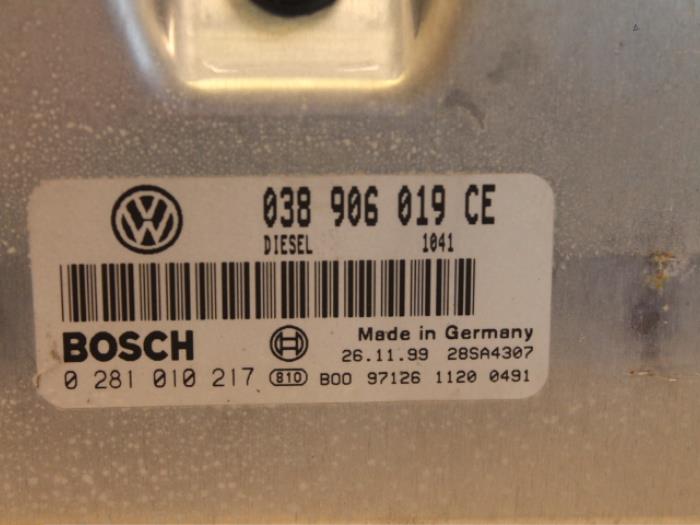 Ordenador de gestión de motor de un Volkswagen Passat Variant (3B5) 1.9 TDI 115 2001