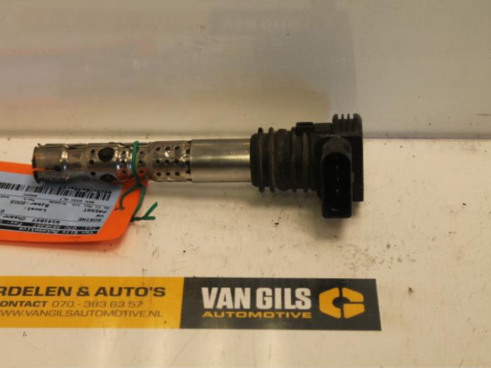 Ignition coil from a Volkswagen Passat (3B3) 2.0 20V 2003