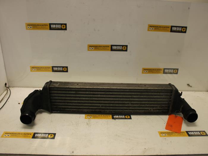 Usados Intercooler BMW 3 serie (E46/4) 320d 16V Precio € 60,00 Norma de margen ofrecido por Van Gils Automotive