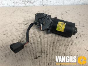 Used Front wiper motor Mercedes Vito (638.0) 2.2 CDI 110 16V Price € 50,00 Margin scheme offered by Van Gils Automotive