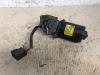 Front wiper motor from a Mercedes-Benz Vito (638.0) 2.2 CDI 110 16V 2000