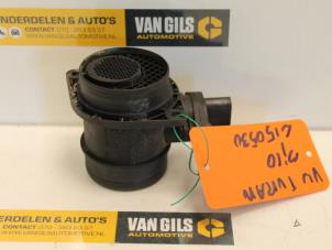 Używane Czujnik masy powietrza Volkswagen Touran (1T1/T2) 1.9 TDI 105 Cena € 30,00 Procedura marży oferowane przez Van Gils Automotive