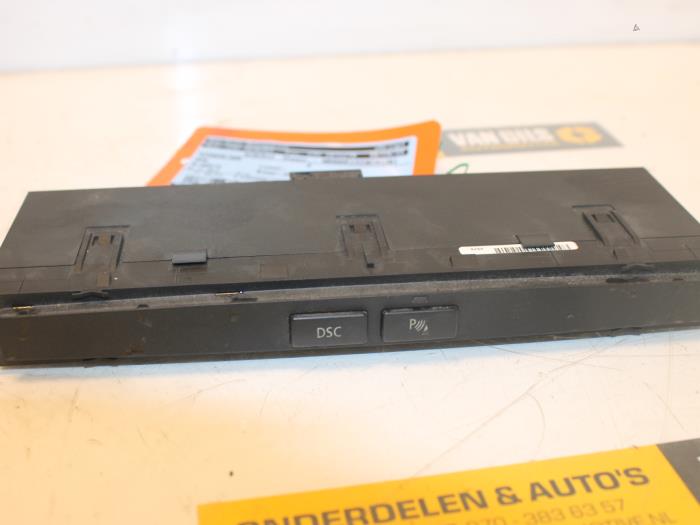 Używane Przelacznik BMW 5 serie (E60) 525i 24V Cena € 30,00 Procedura marży oferowane przez Van Gils Automotive