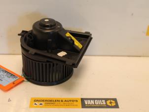 Usados Motor de ventilador de calefactor Volkswagen Golf IV (1J1) 1.9 TDI Precio € 45,00 Norma de margen ofrecido por Van Gils Automotive