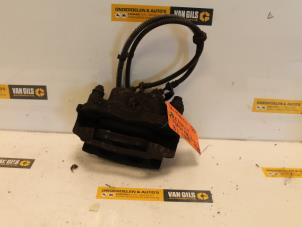Used Front brake calliper, right Renault Master II (JD) 2.5 D T33 Price € 70,00 Margin scheme offered by Van Gils Automotive